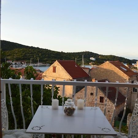 Studio Apartman Tomi - Seaview Vis Kültér fotó