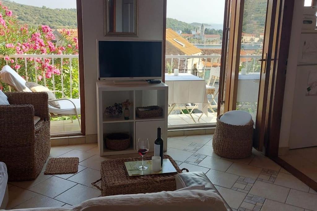 Studio Apartman Tomi - Seaview Vis Kültér fotó