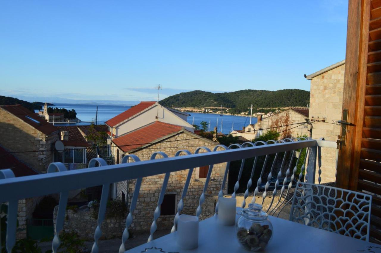 Studio Apartman Tomi - Seaview Vis Kültér fotó